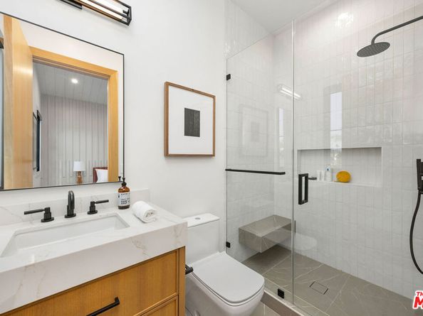 5003 Mammoth Avenue, Sherman Oaks CA 91423