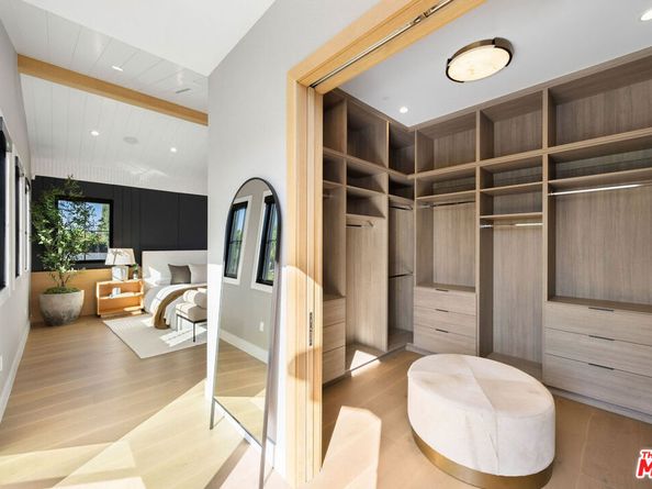 5003 Mammoth Avenue, Sherman Oaks CA 91423