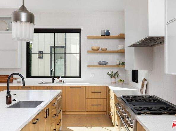 5003 Mammoth Avenue, Sherman Oaks CA 91423