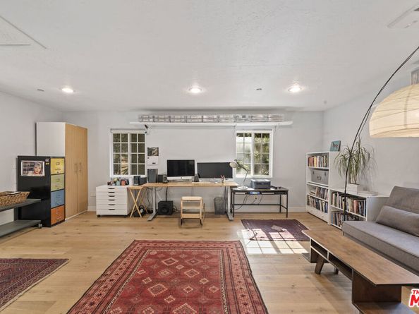 840 Country Club Drive, Burbank CA 91501