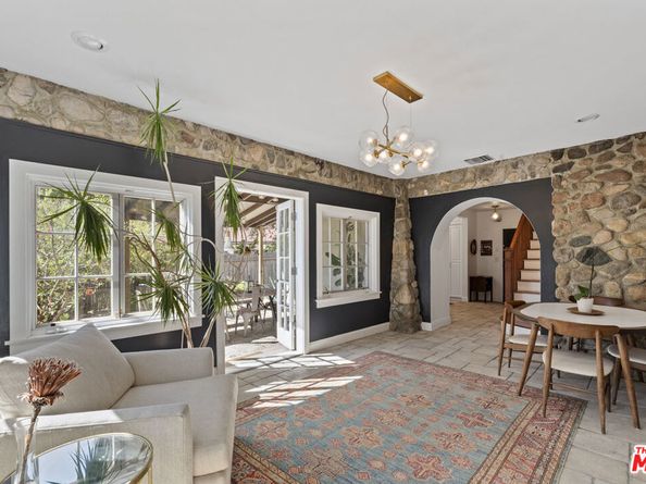 840 Country Club Drive, Burbank CA 91501