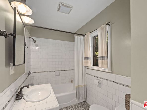 840 Country Club Drive, Burbank CA 91501