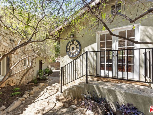 840 Country Club Drive, Burbank CA 91501