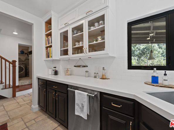 840 Country Club Drive, Burbank CA 91501