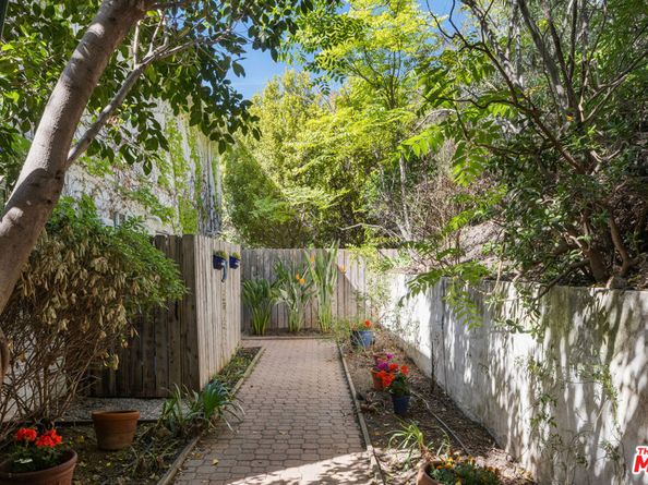 9732 Rotta Avenue, Sunland CA 91040