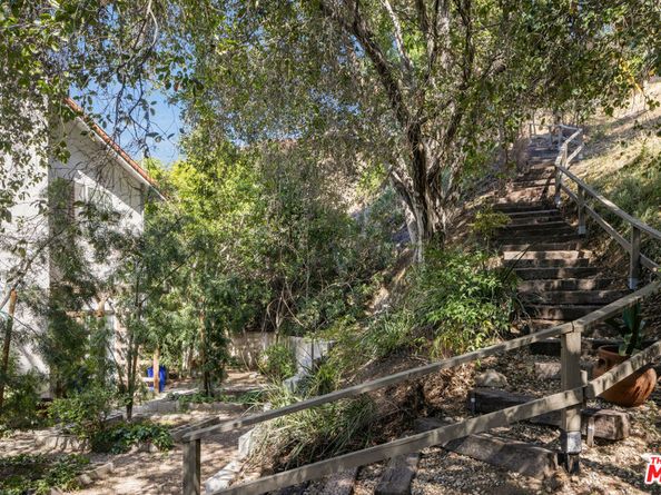 9732 Rotta Avenue, Sunland CA 91040