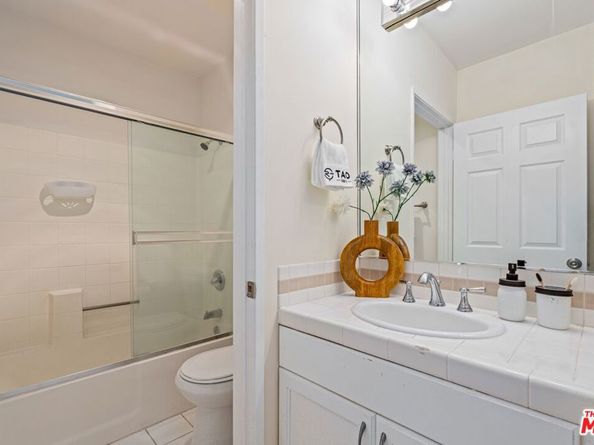 102 N Sweetzer Avenue 106, Los Angeles CA 90048