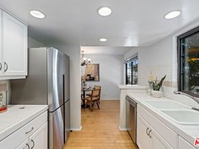 102 N Sweetzer Avenue 106, Los Angeles CA 90048