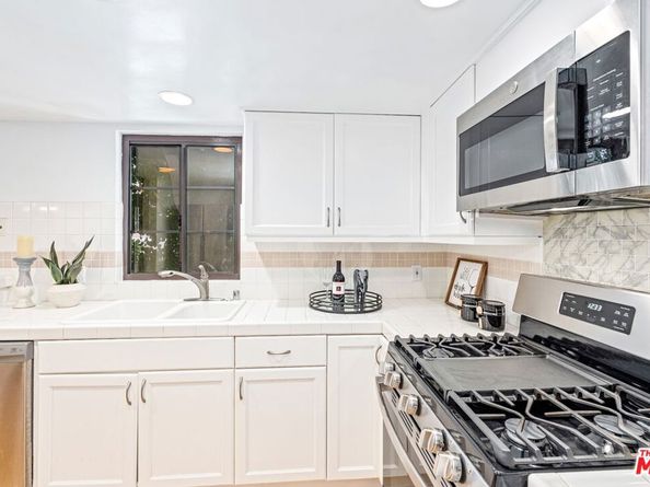 102 N Sweetzer Avenue 106, Los Angeles CA 90048