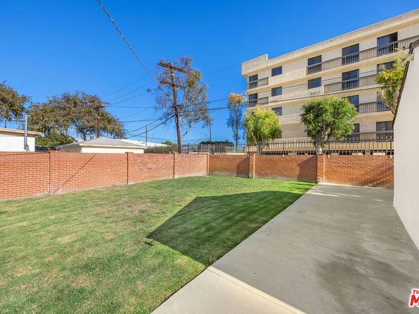 3906 S Victoria Avenue, View Park CA 90008