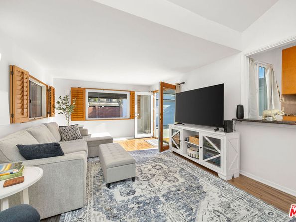 3906 S Victoria Avenue, View Park CA 90008