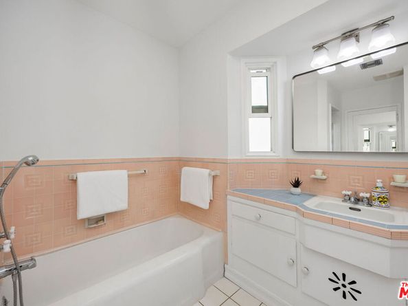 3906 S Victoria Avenue, View Park CA 90008