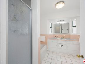 3906 S Victoria Avenue, View Park CA 90008