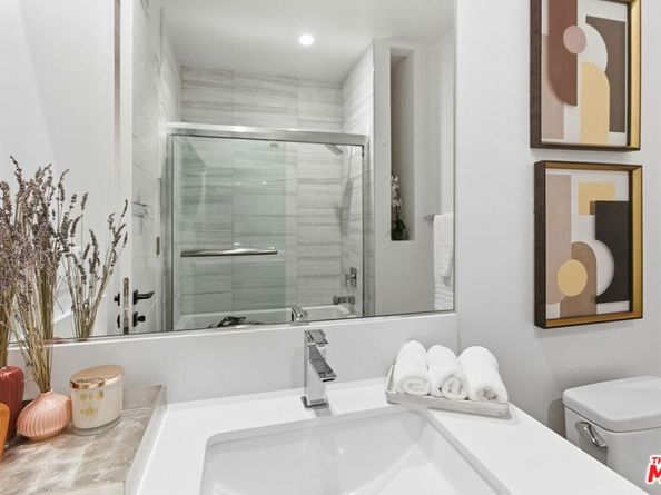 6707 N Sepulveda Boulevard, Van Nuys CA 91411