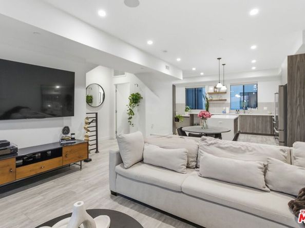 6707 N Sepulveda Boulevard, Van Nuys CA 91411