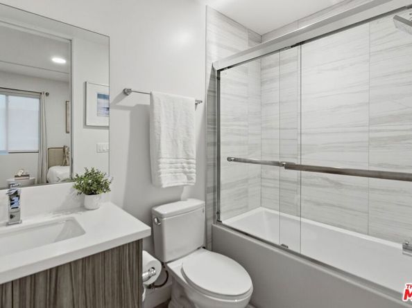 6707 N Sepulveda Boulevard, Van Nuys CA 91411