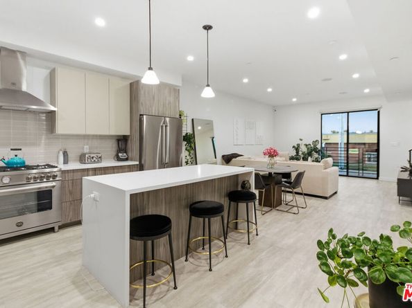 6707 N Sepulveda Boulevard, Van Nuys CA 91411