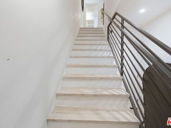 6707 N Sepulveda Boulevard, Van Nuys CA 91411