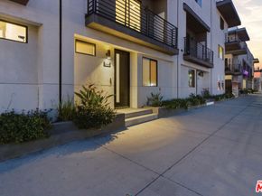 6707 N Sepulveda Boulevard, Van Nuys CA 91411