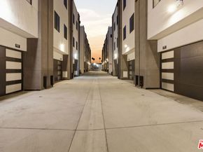 6707 N Sepulveda Boulevard, Van Nuys CA 91411