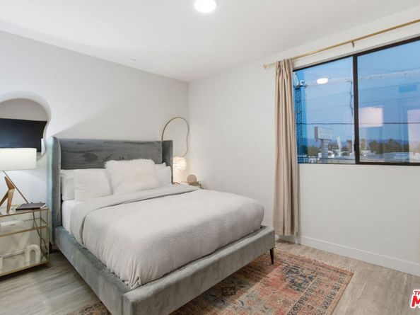 6707 N Sepulveda Boulevard, Van Nuys CA 91411