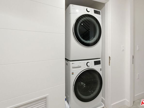 6707 N Sepulveda Boulevard, Van Nuys CA 91411