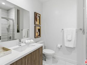 6707 N Sepulveda Boulevard, Van Nuys CA 91411