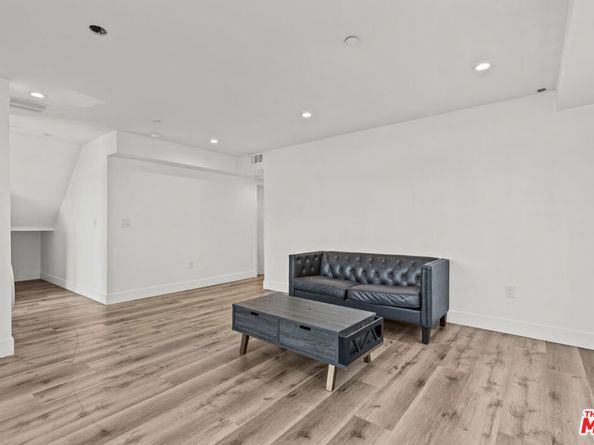 1110 -1112 W 40th Place, Los Angeles CA 90037