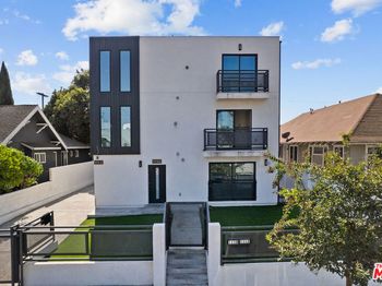 1110 -1112 W 40th Place