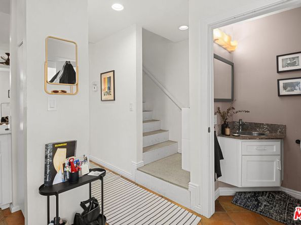 2500 Abbot Kinney Boulevard 7, Venice CA 90291