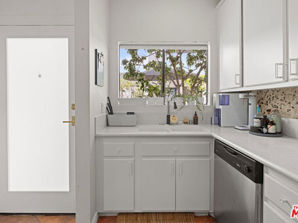 2500 Abbot Kinney Boulevard 7, Venice CA 90291