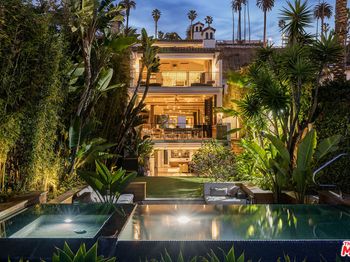 966 Palisades Beach Road