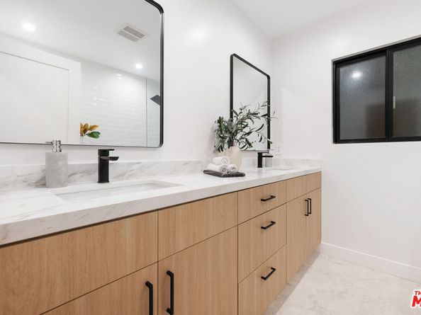 5032 Bluebell Avenue, Valley Village CA 91607