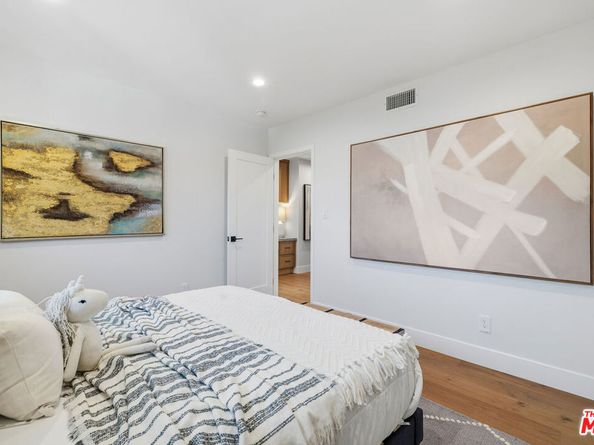 5032 Bluebell Avenue, Valley Village CA 91607