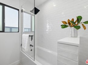 5032 Bluebell Avenue, Valley Village CA 91607