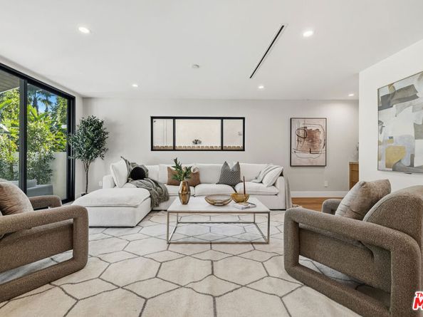 5032 Bluebell Avenue, Valley Village CA 91607