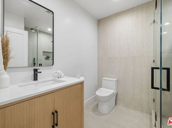 5032 Bluebell Avenue, Valley Village CA 91607