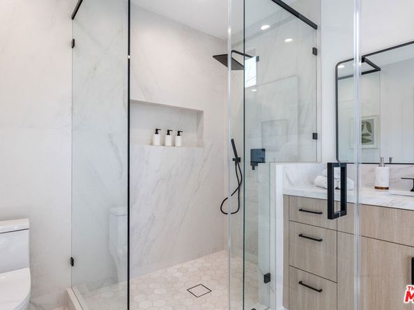 5032 Bluebell Avenue, Valley Village CA 91607