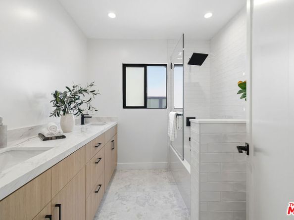 5032 Bluebell Avenue, Valley Village CA 91607