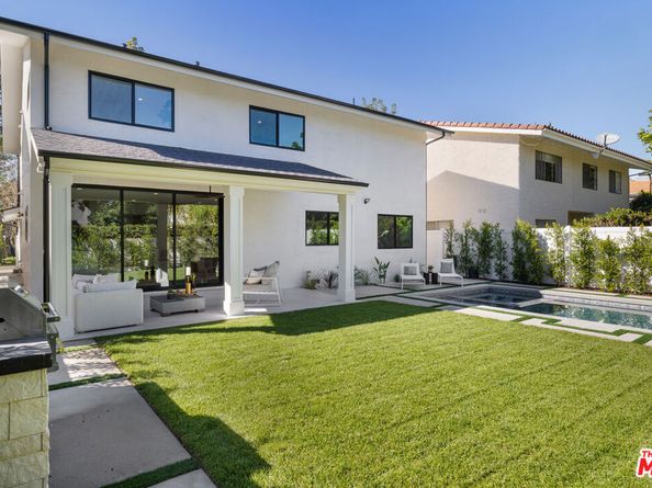 5032 Bluebell Avenue, Valley Village CA 91607