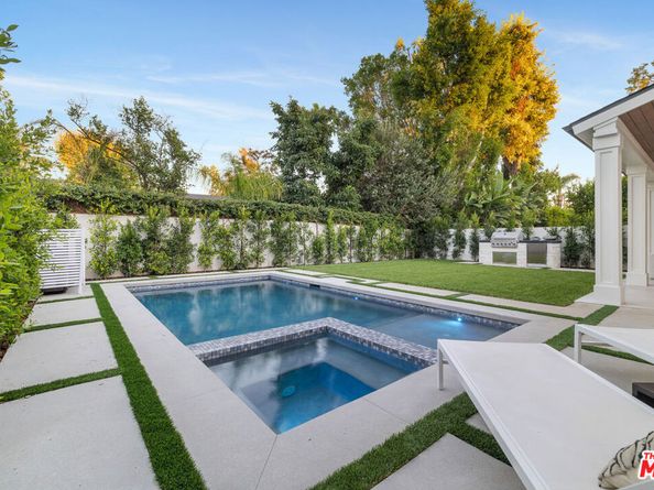 5032 Bluebell Avenue, Valley Village CA 91607