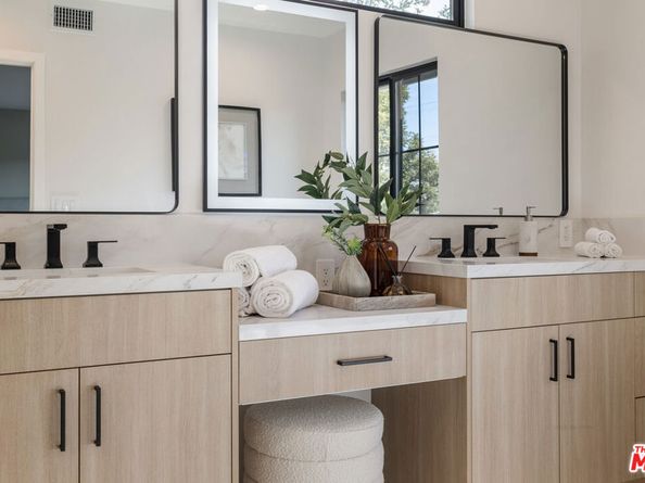 5032 Bluebell Avenue, Valley Village CA 91607