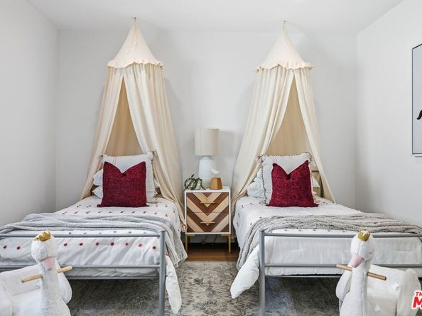 5032 Bluebell Avenue, Valley Village CA 91607