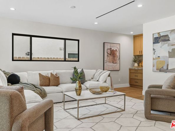 5032 Bluebell Avenue, Valley Village CA 91607