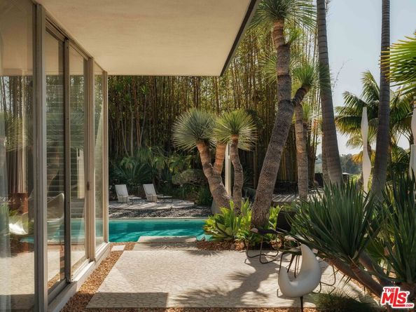 1911 La Mesa Drive, Santa Monica CA 90402