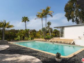 1911 La Mesa Drive, Santa Monica CA 90402