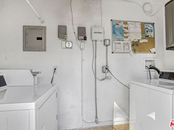 12256 Riverside Drive, Valley Village CA 91607