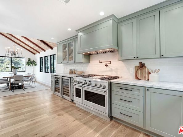 2506 Zorada Drive, Los Angeles CA 90046