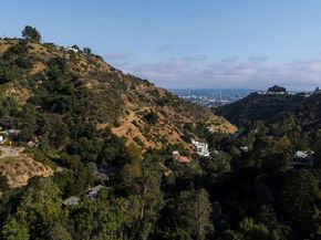 2506 Zorada Drive, Los Angeles CA 90046