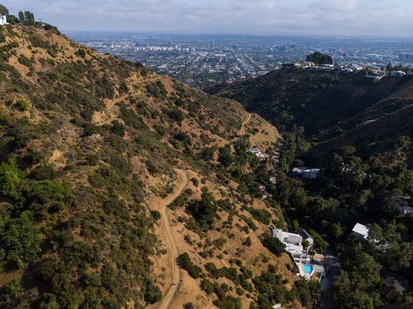 2506 Zorada Drive, Los Angeles CA 90046